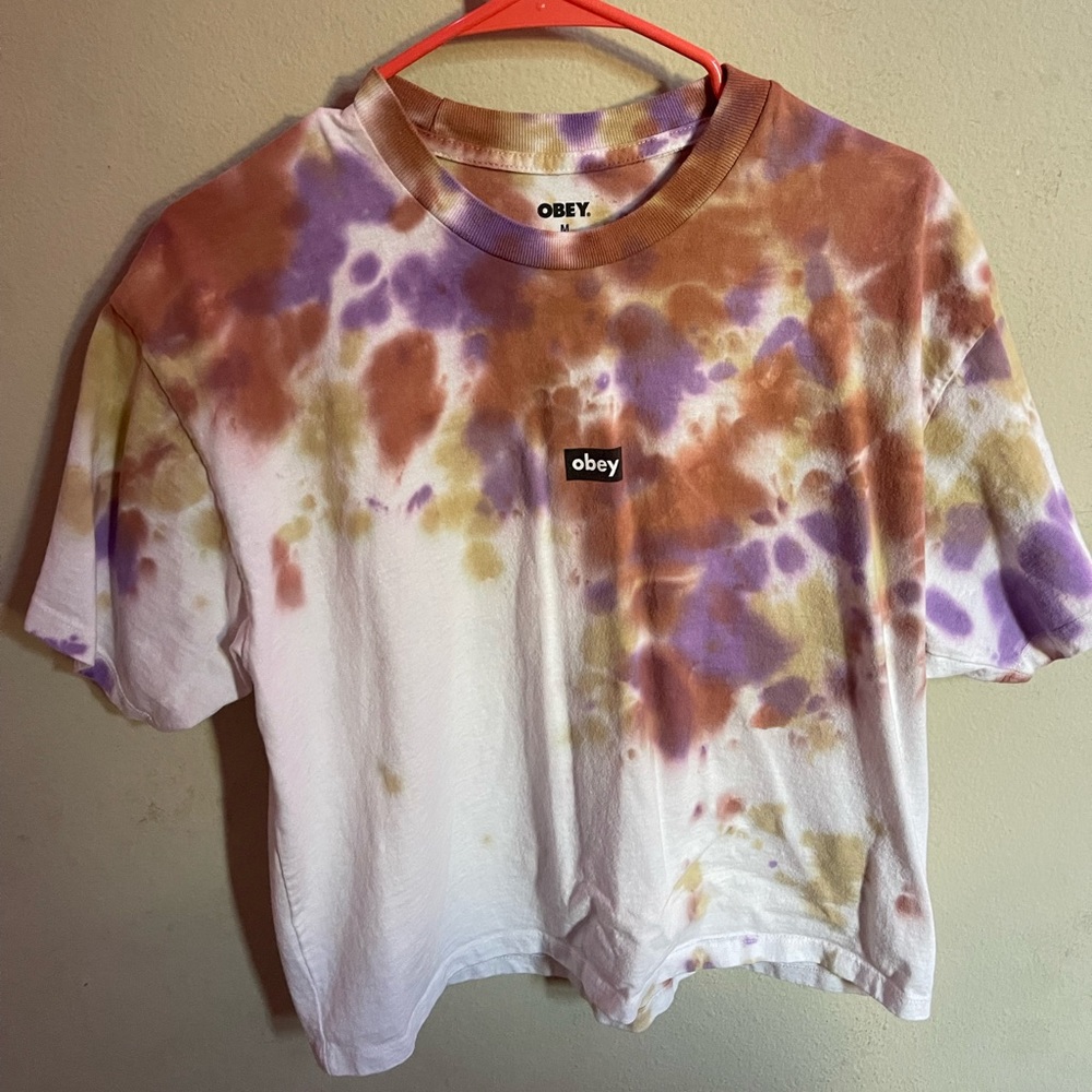 women’s medium obey tee